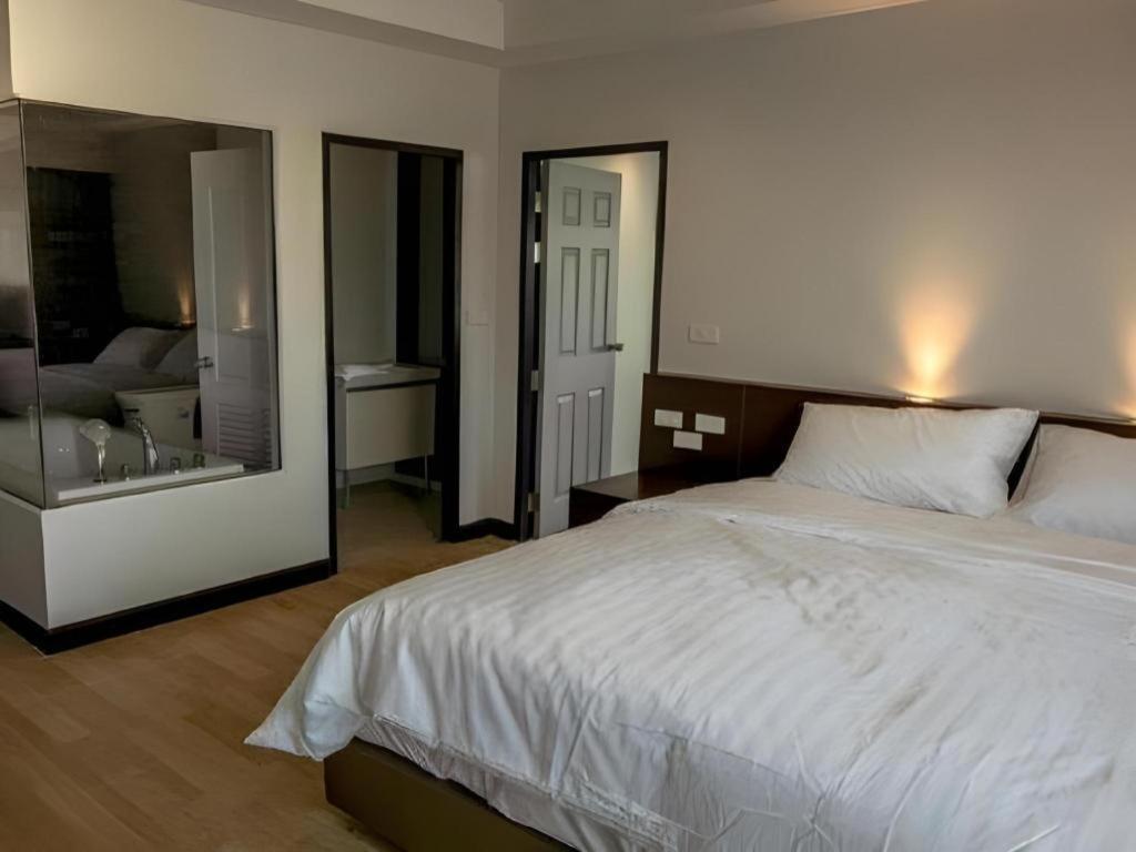 Eurotel Hotel Канчанабури Екстериор снимка